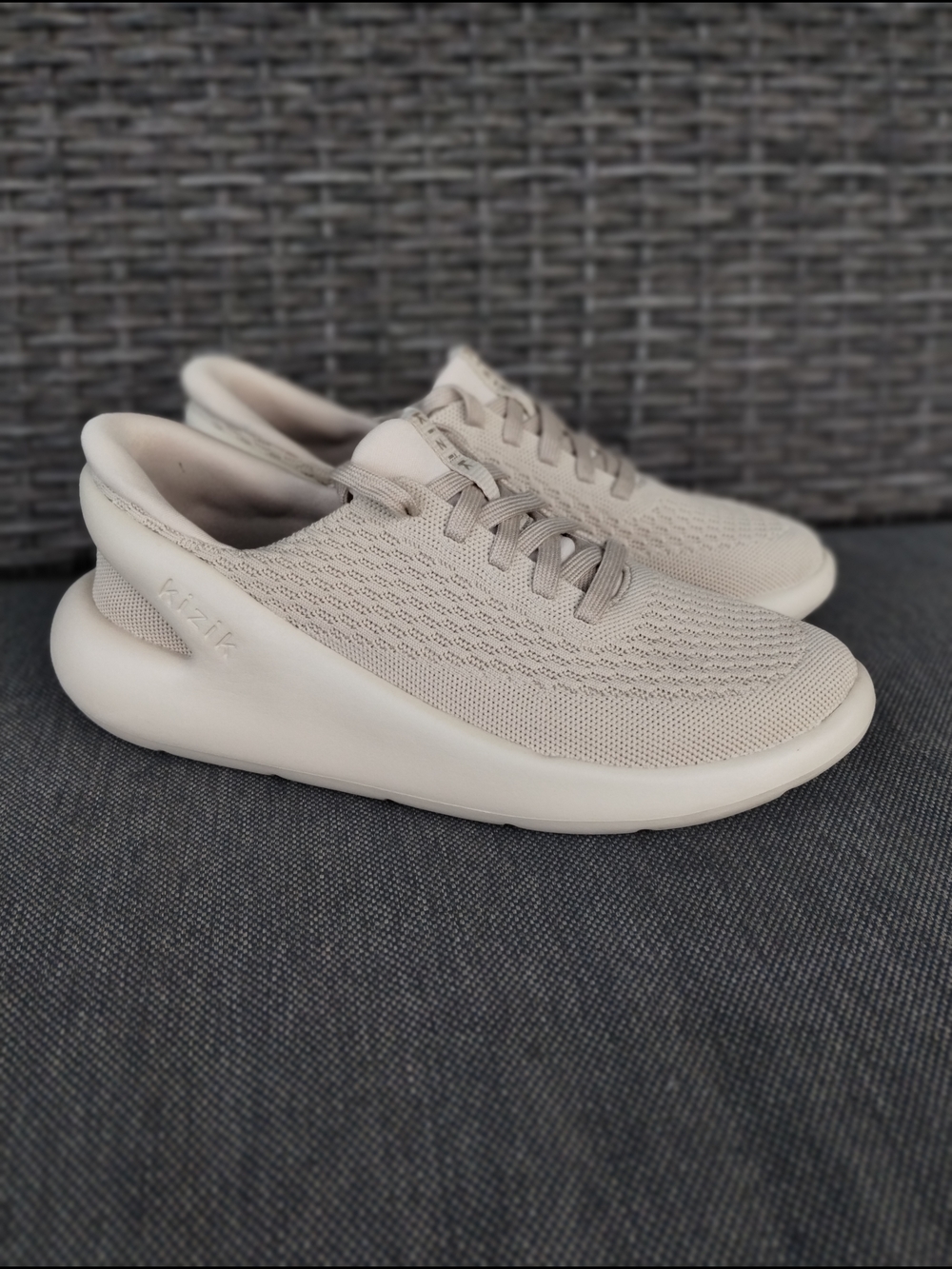 Kizik Hands-Free Knit Sneakers Beige Slip-On Comfort Shoes Women’s 8